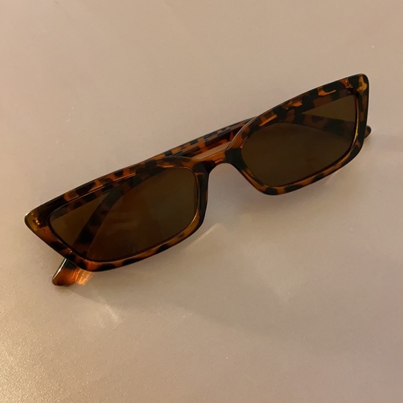 Tortoiseshell Square Cat Eye Frame Sunglasses - Picture 4 of 4